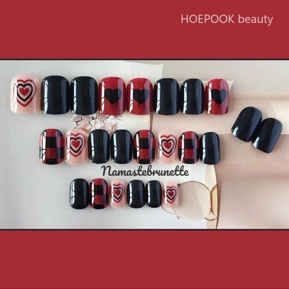 2/$16 Heart Checkerboard Press On Nails - Picture 5 of 13